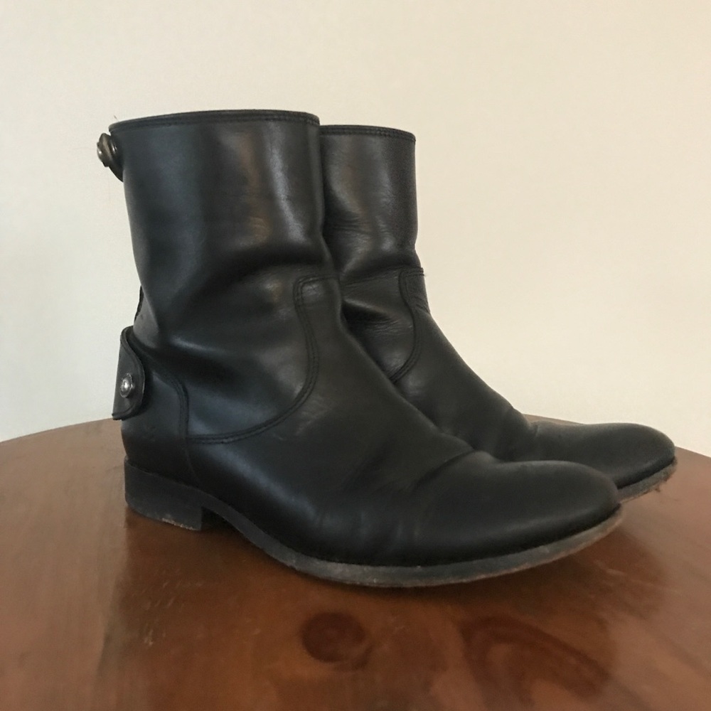 Frye Melissa Button ZIP Short Boot
